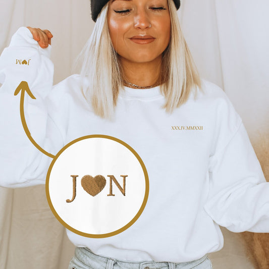 Hochzeitspullover I Bestickter Pullover mit römischen Zahlen, weiß